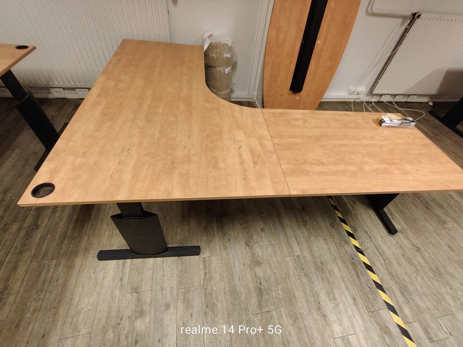 Biurka i szafki biurowe