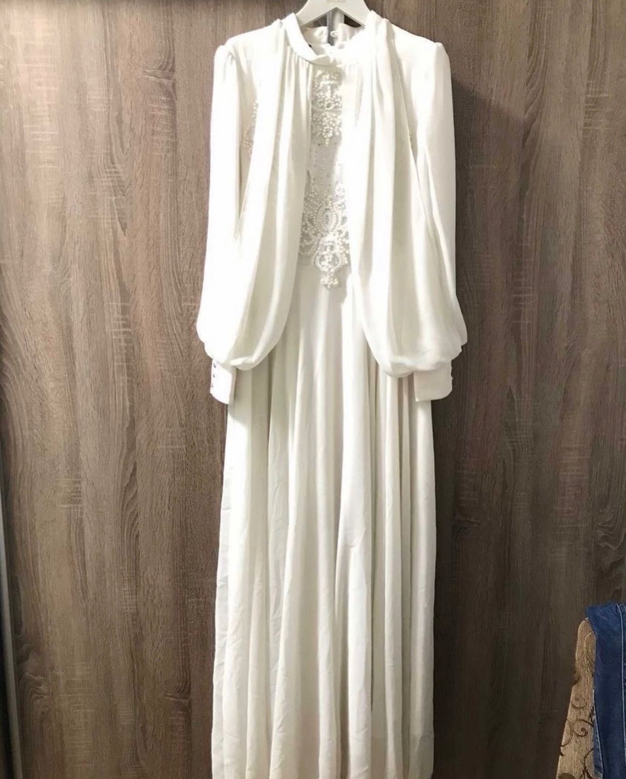 Продам білу святкову/весільну сукню