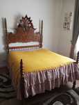 Mobília de quarto em madeira de castanho nacional