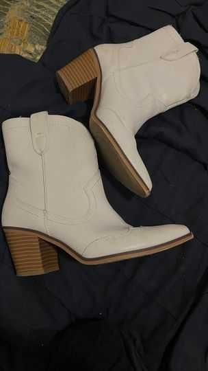 bota de cowboy branca