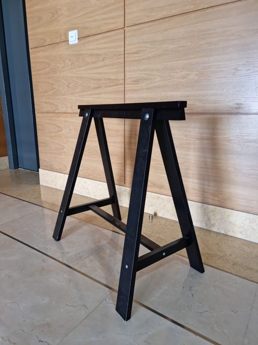 Cavalete preto-castanho Ikea