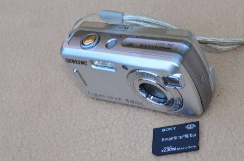 Sony CyberShot S600 цифровик 2006 года на батарейках мыльница фотик