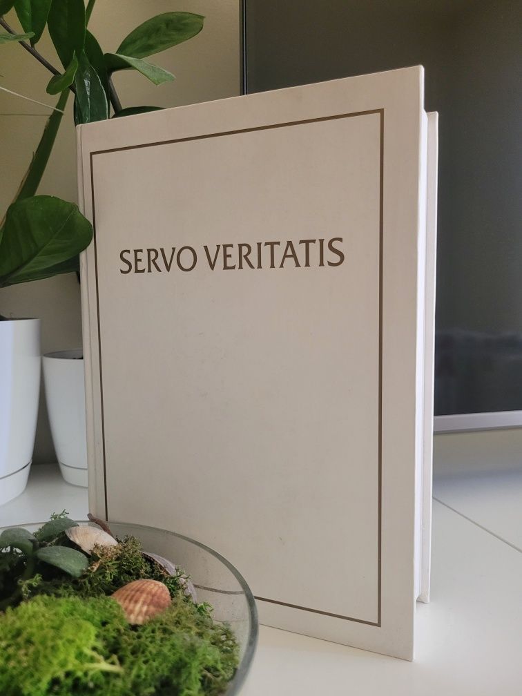 Książka z myślą chrześcijańską pt. "Servo Veritatis"