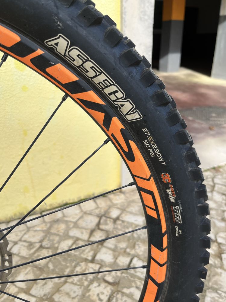 Bicicleta carbono mondraker dune xr
