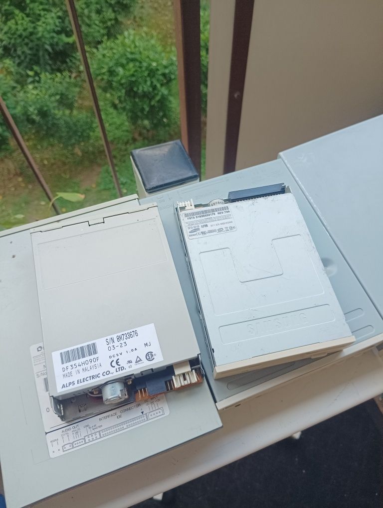 Napęd CD i dyskietek komputerowy