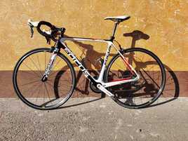 Карбоновий шосейний велосипед focus izalco pro 54
