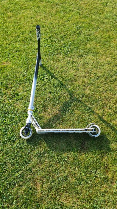 Hulajnoga LUCKY - JON MARCO GAYDOS SIGNATURE 2022 biały -okazja !