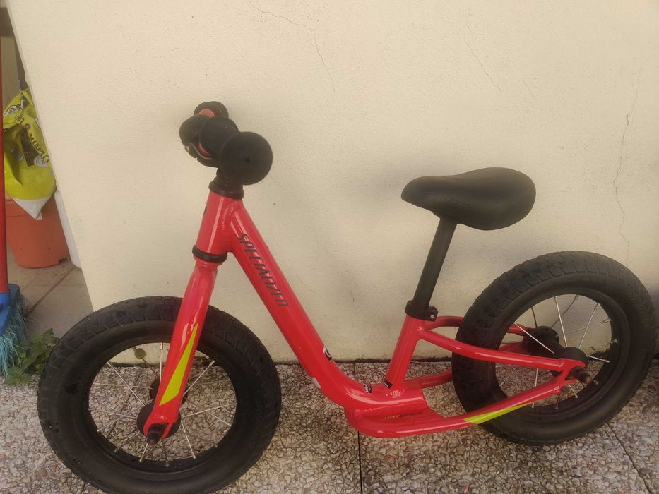 Bicicleta de equilíbrio Specialized Hotwalk