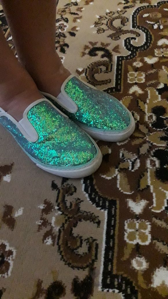 Продам женскую обувь