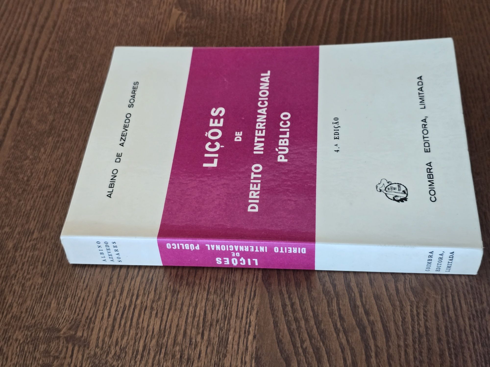 Livros jurídicos / Direito / 1 = 5€ / 10 = 40€