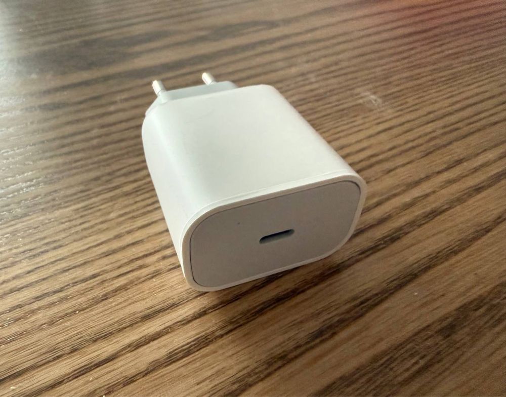 Зарядний пристрій 20W - type C