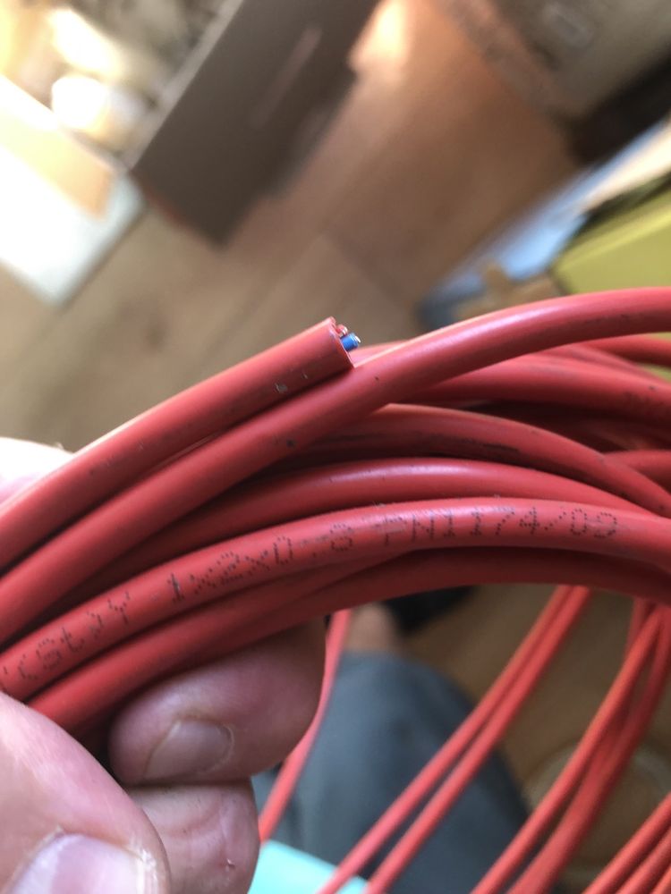 Cabos elétricos vários