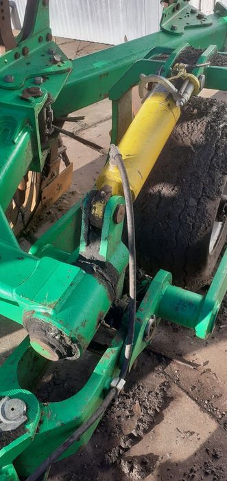 Плуг  Велес-агро напівнавісний оборотний ПОН -5-40+