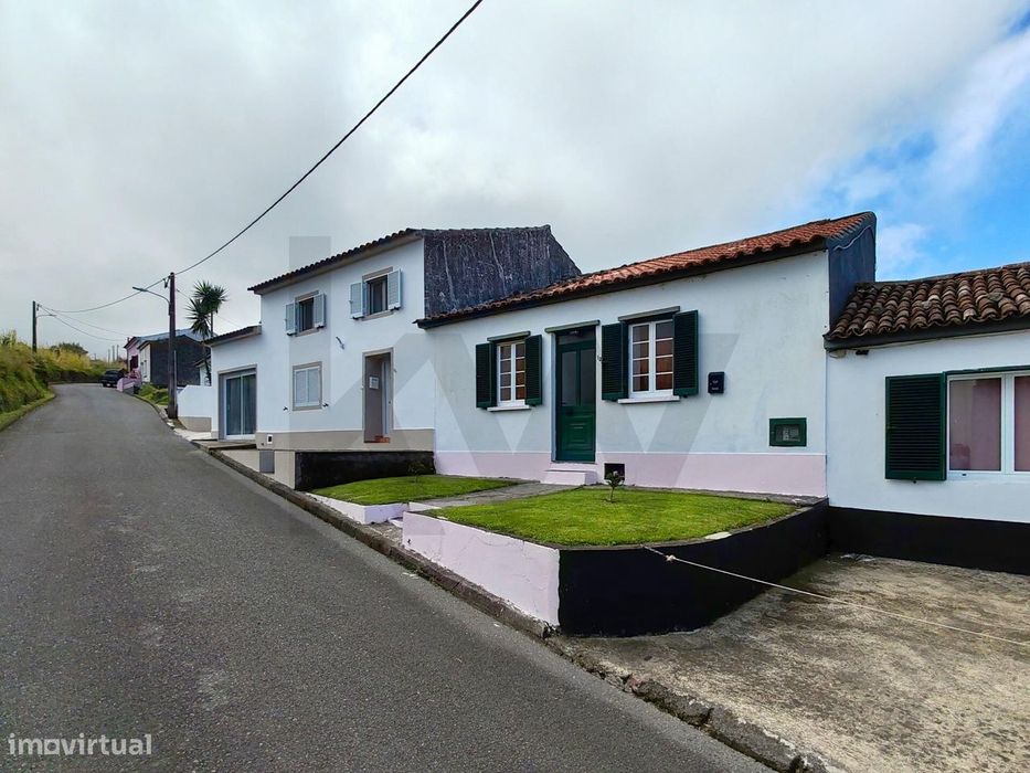 Moradia T3+1  Santana - Nordeste, Com Logradouro De Grande Dimensão Co