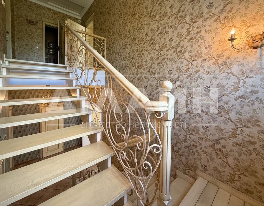 Vip будинок 4 спальні , 2 с/у на Правому березі