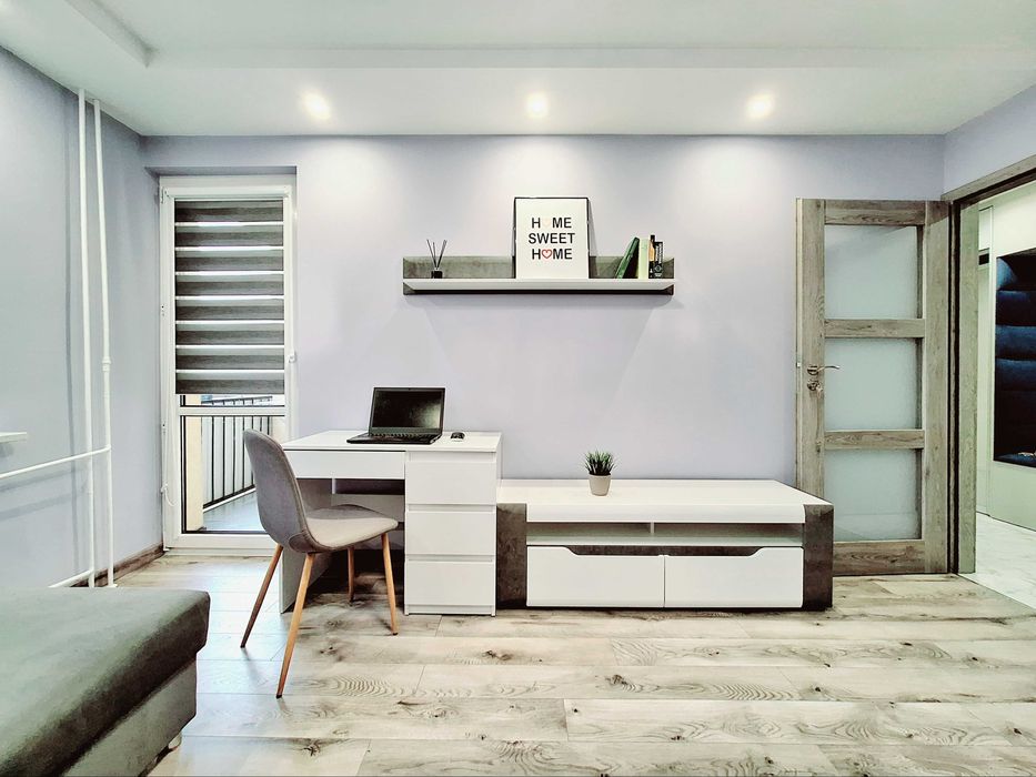 Duży pokój z balkonem, wysoki standard, blisko PKS i PKP (ul Gruntowa)