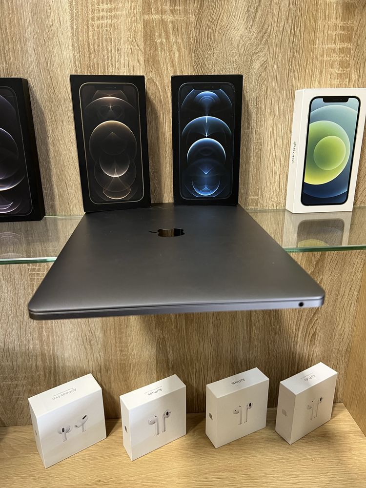 MacBook Pro  13" 2020 M1 8GB RAM 256/512GB SSD
