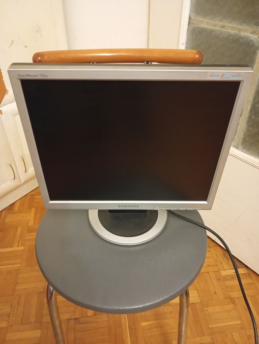 Monitor Samsung SyncMaster model 710N