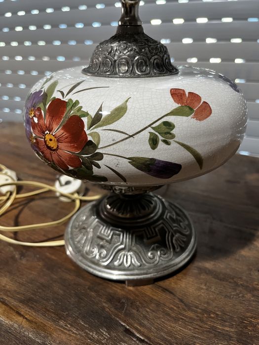 Candeeiro antigo em porcelana pintado à mao