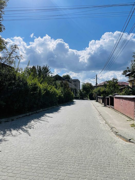 Продаж 2х к к  клубний будинок посеред соснового лісу Брюховичі Львів!