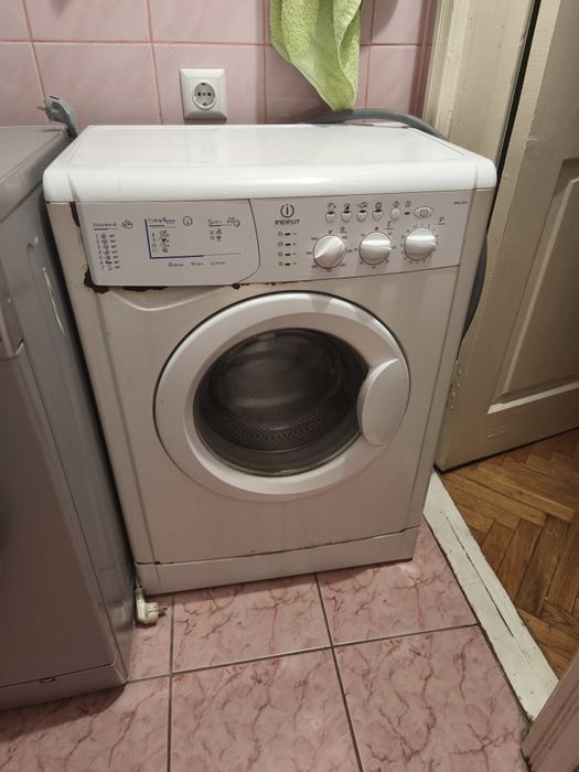 Пральна машина Indesit працююча