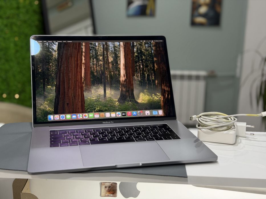 MacBook Pro (15-inch, 2019) Silver, 512gb, core i7