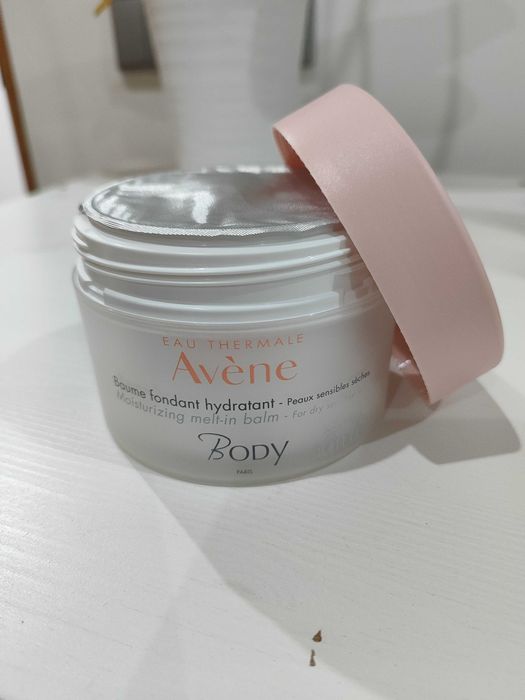 Conjunto de produtos de beleza Caudalie e Avene selados