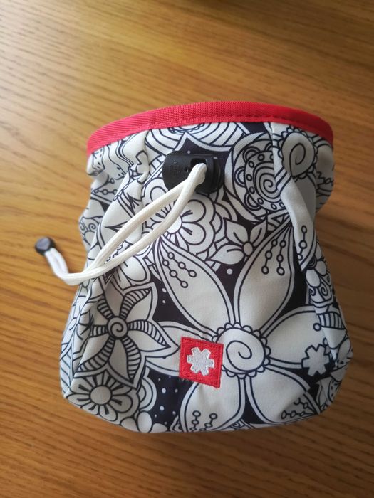 Woreczek na magnezję Ocun Lucky - flowers white.