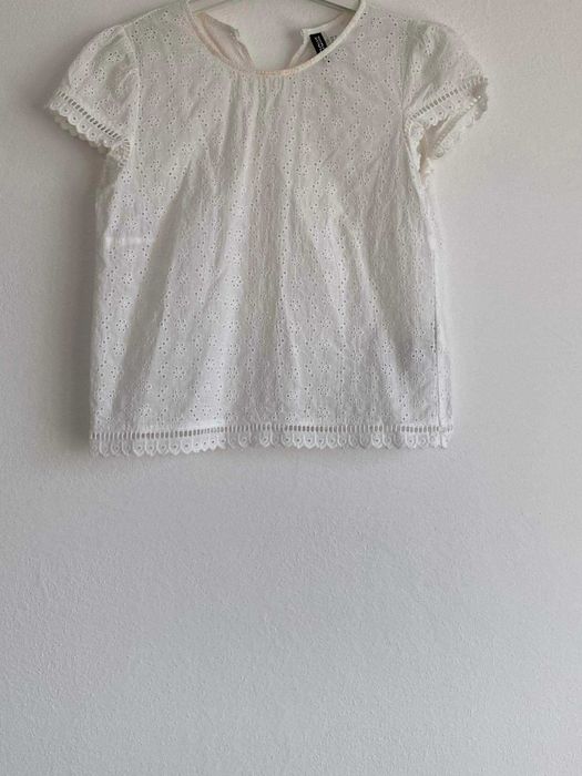 Podkoszulek w kwiaty biały/ Koszulka z krótkim rękawem/ z haftem