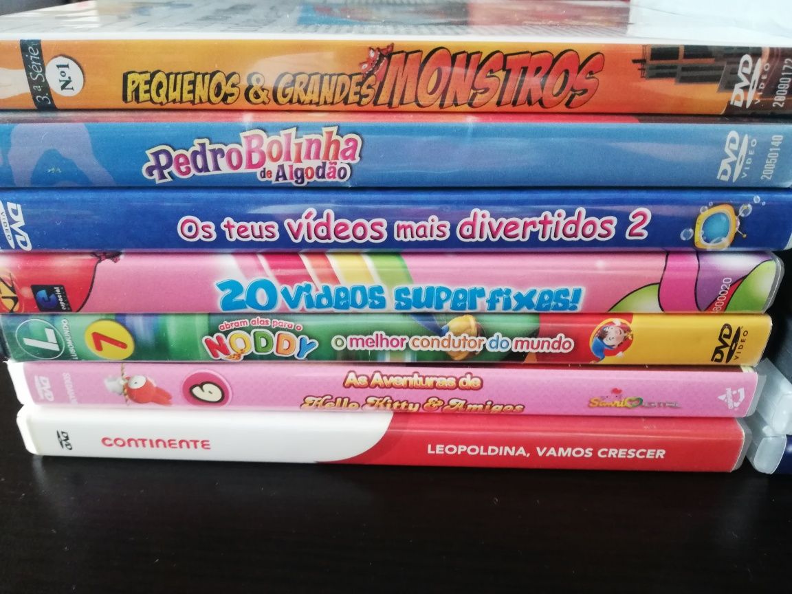 23 DVDs de animação Infantil Barbie e outros
