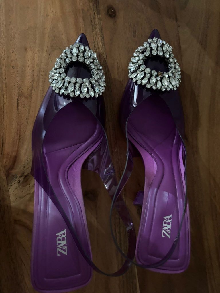 Sapatos zara com brilhantes