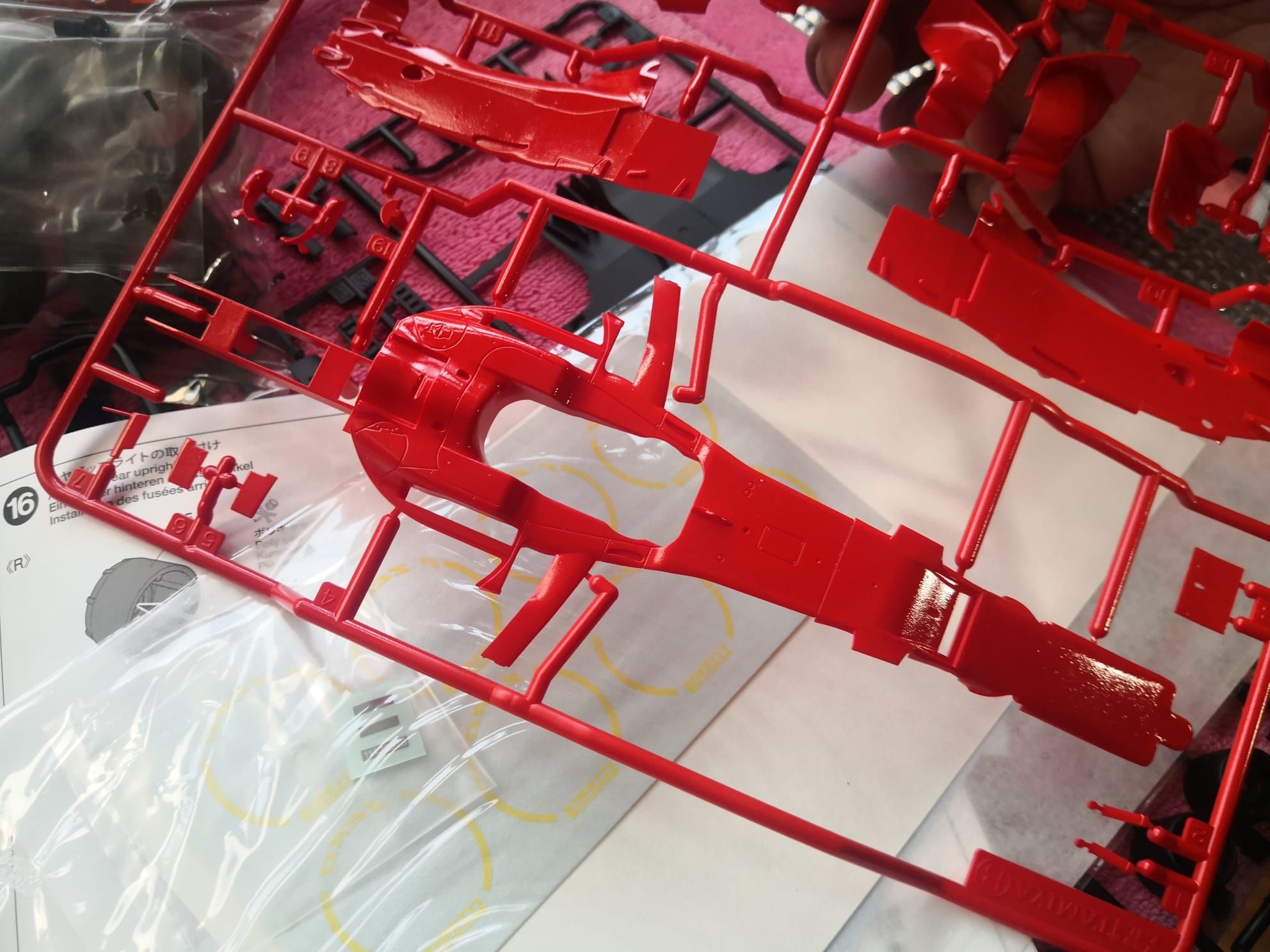 Kit Tamiya Ferrari SF70H 1/20 (ler descrição)