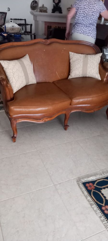 Sofas em pele - dois de um lugar e um de dois lugares