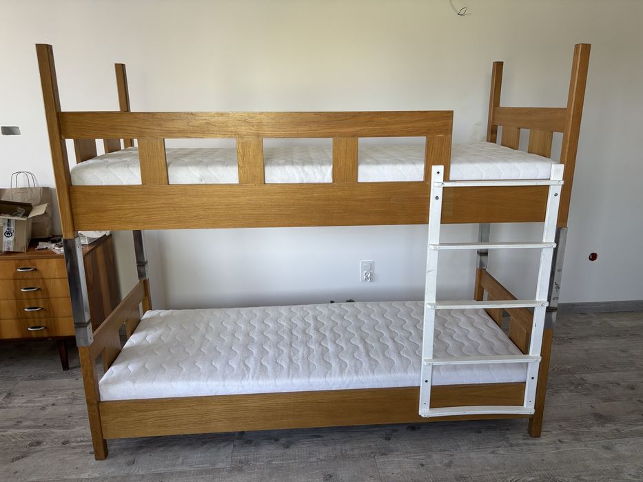 Łóżko dwupiętrowe dziedzięce drewniane z materacami