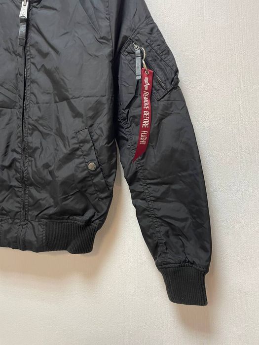 Нейлоновый бомбер Alpha Industries