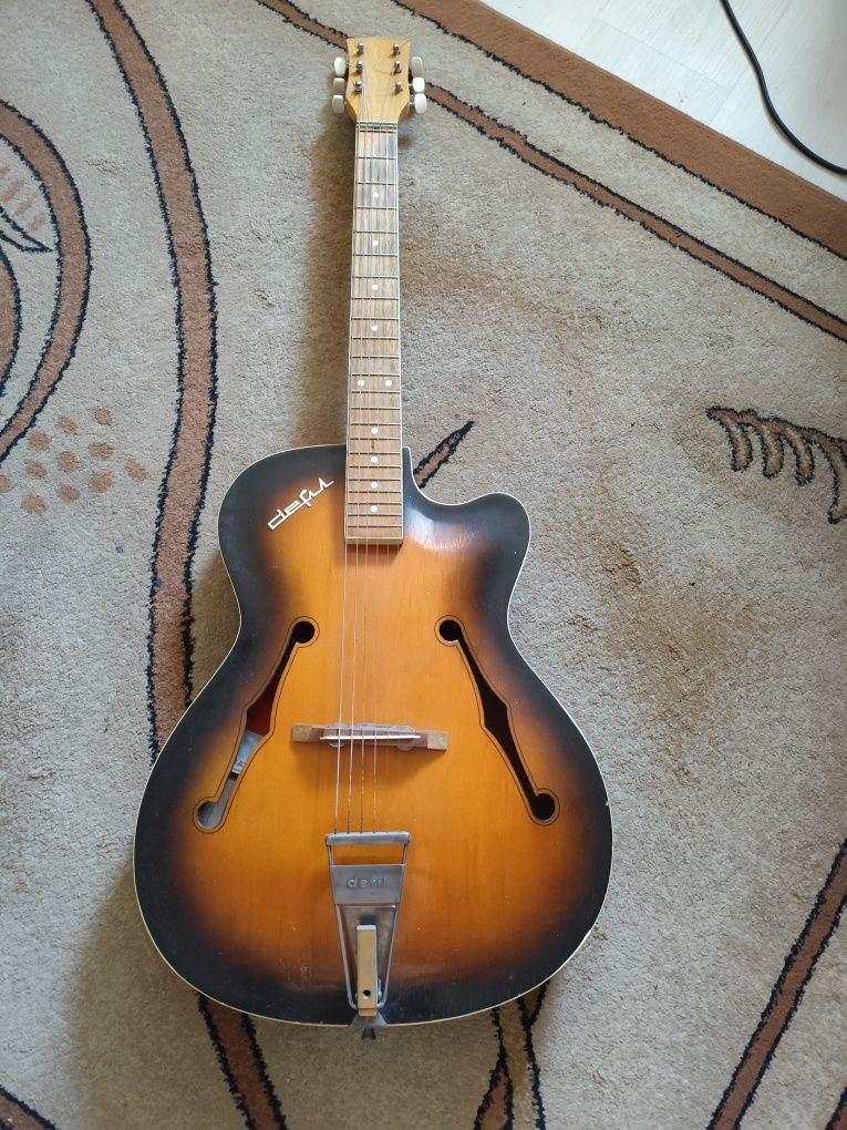 Rodzima,stara gitara Defil.