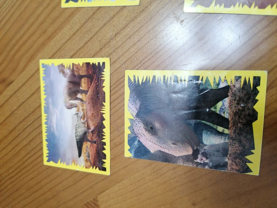 Cromos caderneta dinossauro Aladar Disney