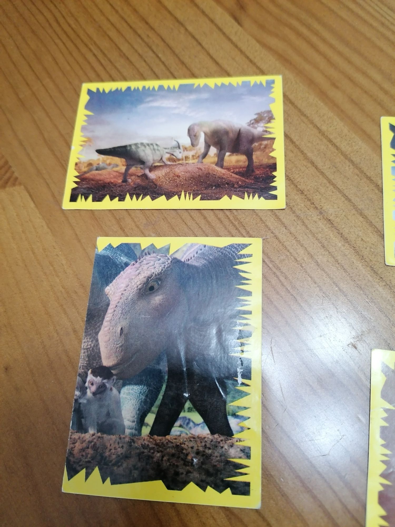 Cromos caderneta dinossauro Aladar Disney