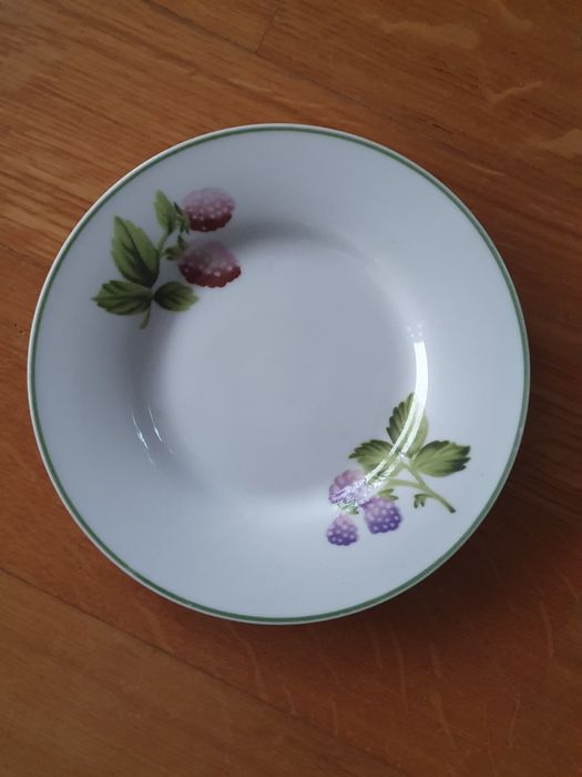 Ceramiczny talerzyk z jeżynami