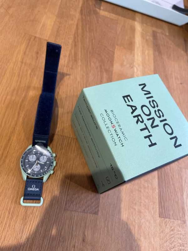 Omega x Swatch Mission To Earth MoonSwatch- SO33G100