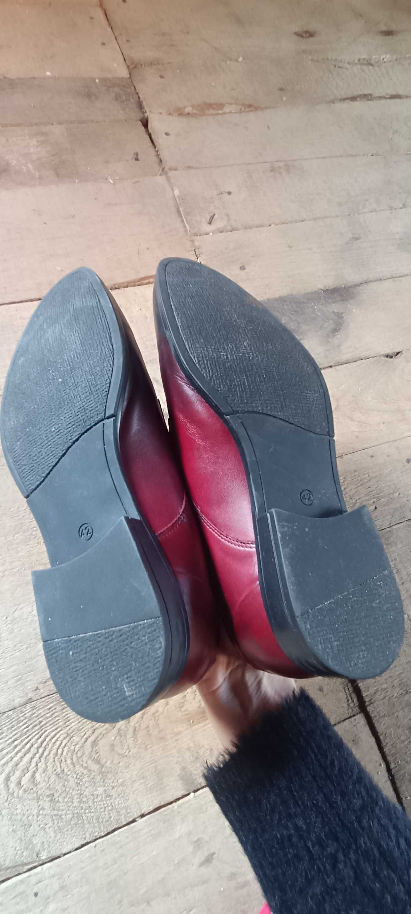 Nowe skórzane bordowe buty