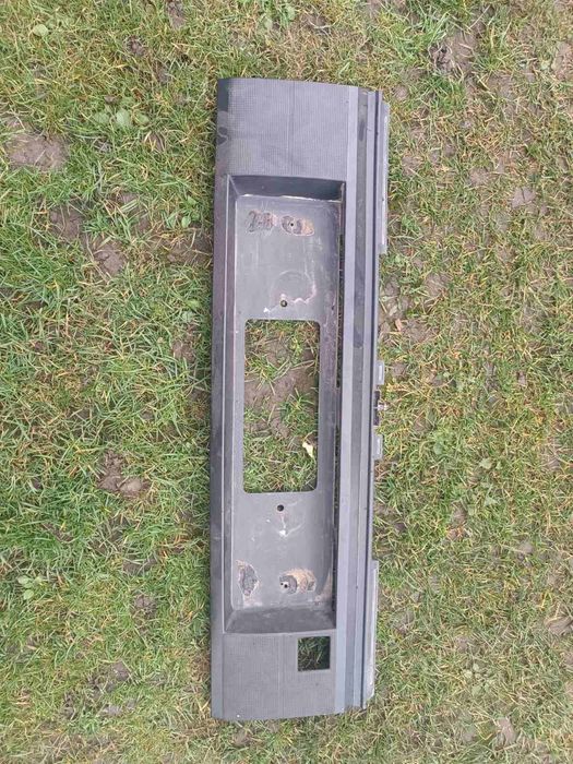 Рамка номера на Фольксваген Пассат б3  седан.