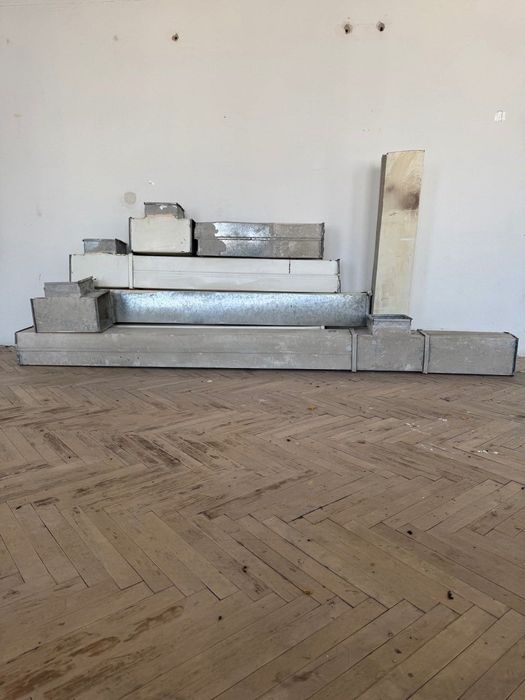Демонтовані оцинковані вентиляційні труби