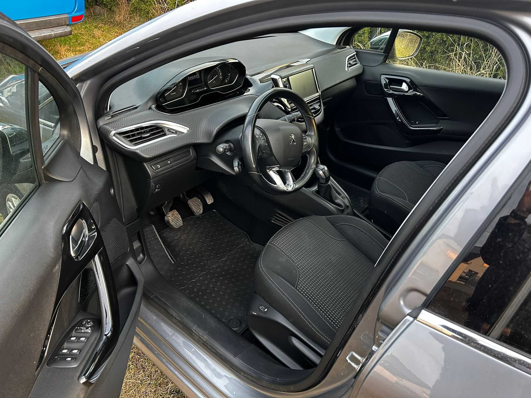 Peugeot 208 Puretech 82 5D 2019