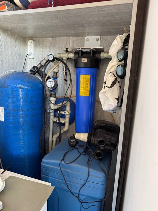 Невеликий будинок із земельною ділянкою