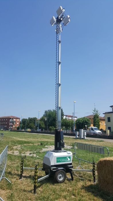 Осветительная мачта-вышка 9 метров с генератором Luxtower (Италия)