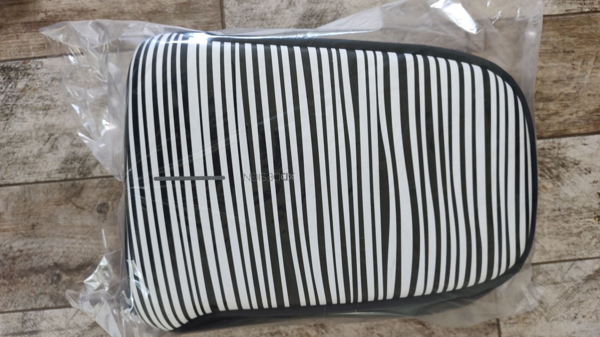 Plecak antykradzieżowy XD Design Bobby Compact zebra