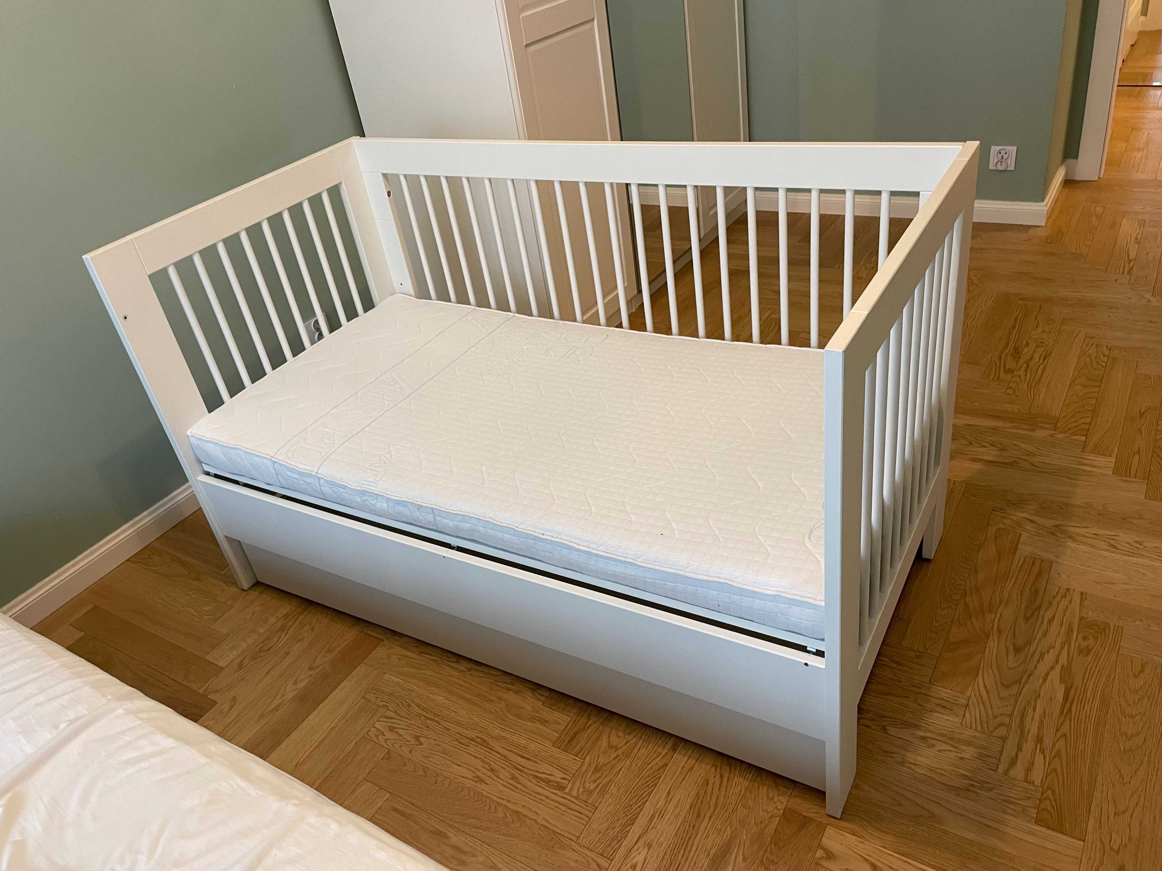 Łóżeczko Pinio Basic 140x70 z materacem oraz szufladą