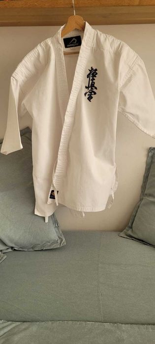 Kimono do karate Kyokushin 140 cm – stan idealny, bez pasa