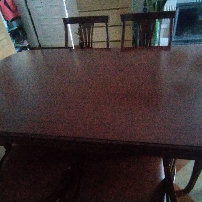 Vendo sofa,mesa de jantar extensivel com 6 cadeiras e cama individual